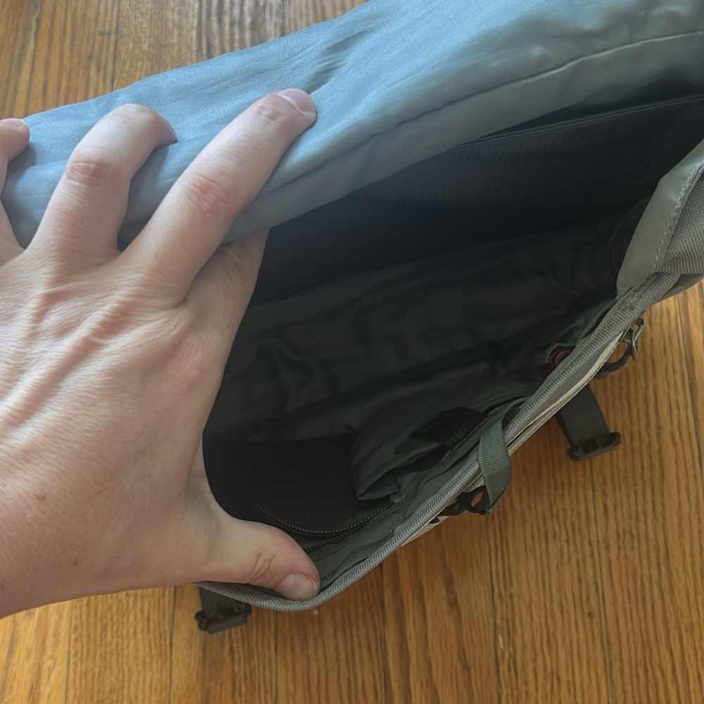 Patagonia Adjustable Messenger Bag - Picture 6 of 8